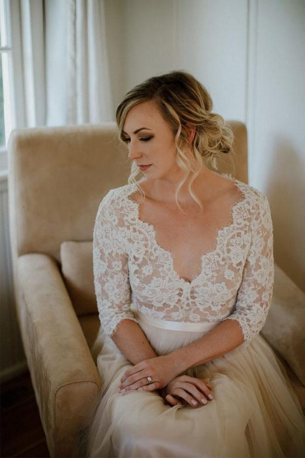 Vestido de novia de corte A con escote en V, media manga y tul con cinturón