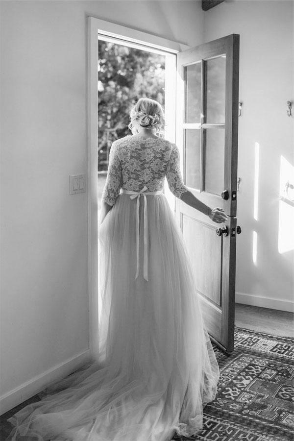 Vestido de novia de corte A con escote en V, media manga y tul con cinturón