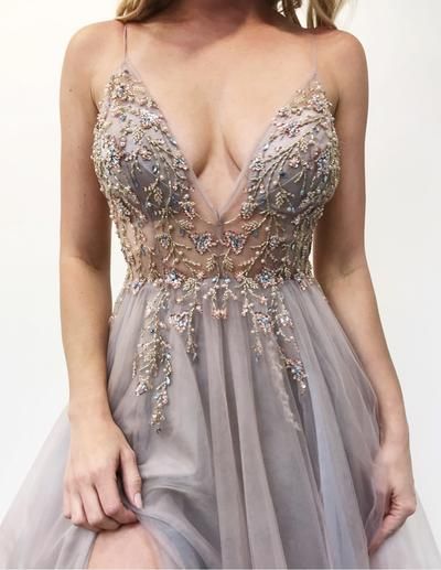 Bestes langes ärmelloses A-Linien-Ballkleid aus Tüll mit V-Ausschnitt und Schlitz