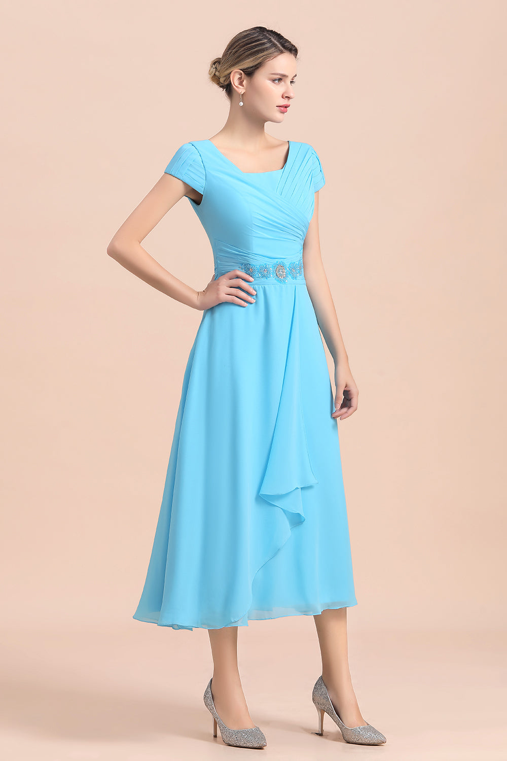 Vestido de gasa azul de manga corta para madre de la novia, largo hasta la rodilla, en línea