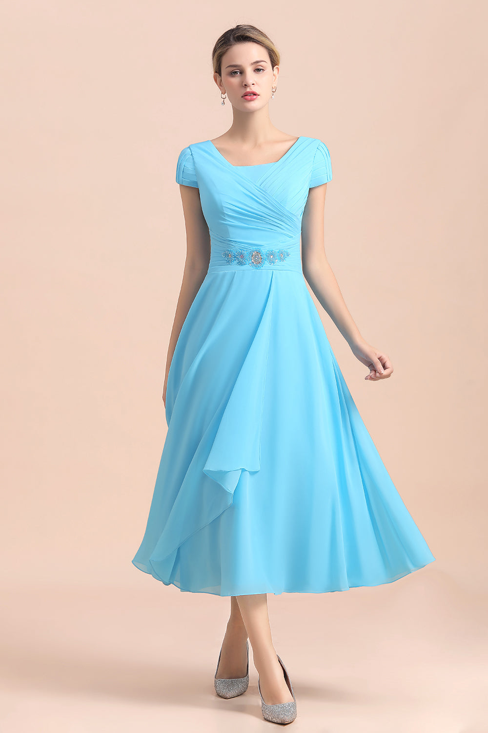 Vestido de gasa azul de manga corta para madre de la novia, largo hasta la rodilla, en línea