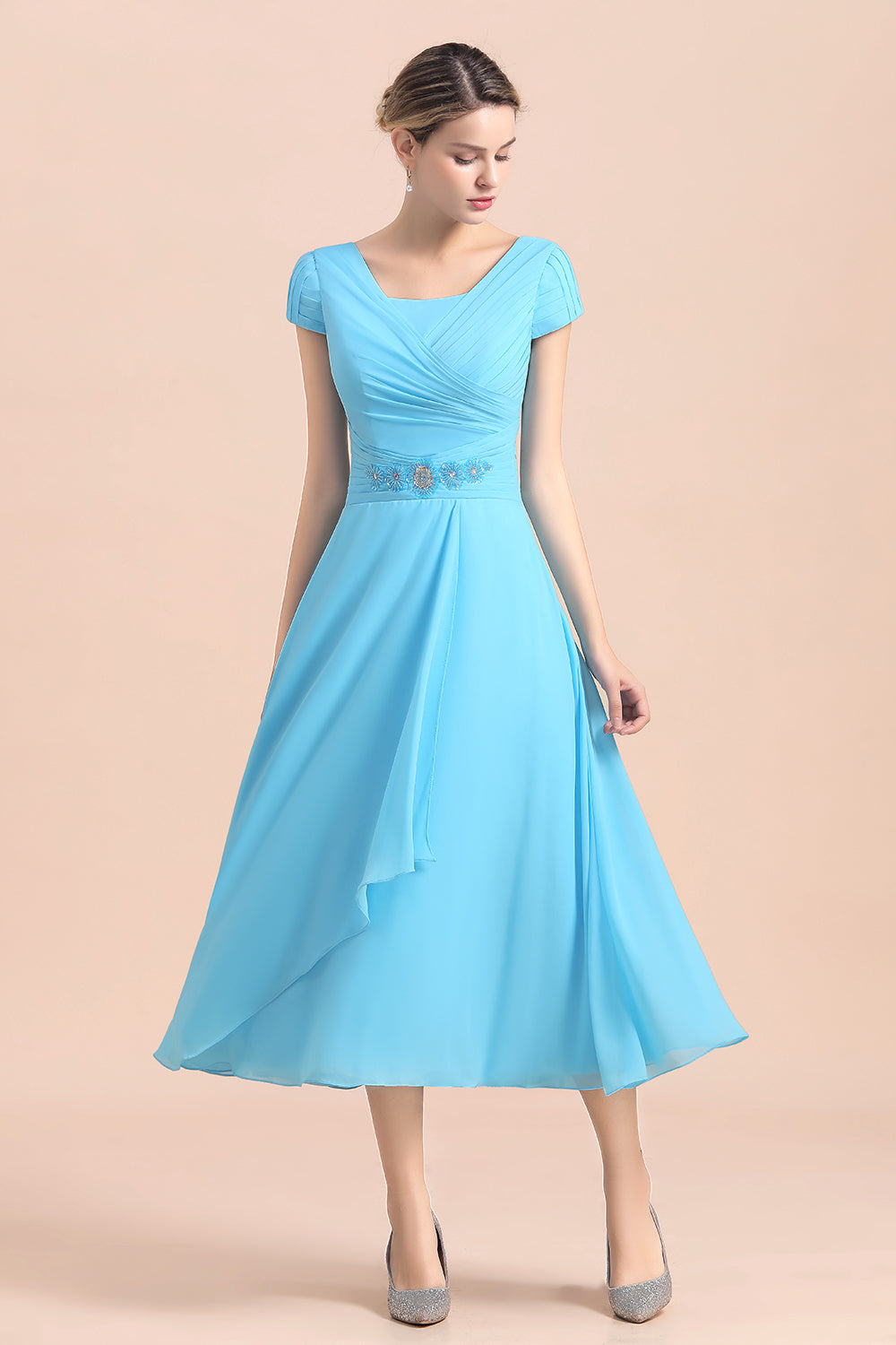 Vestido de gasa azul de manga corta para madre de la novia, largo hasta la rodilla, en línea
