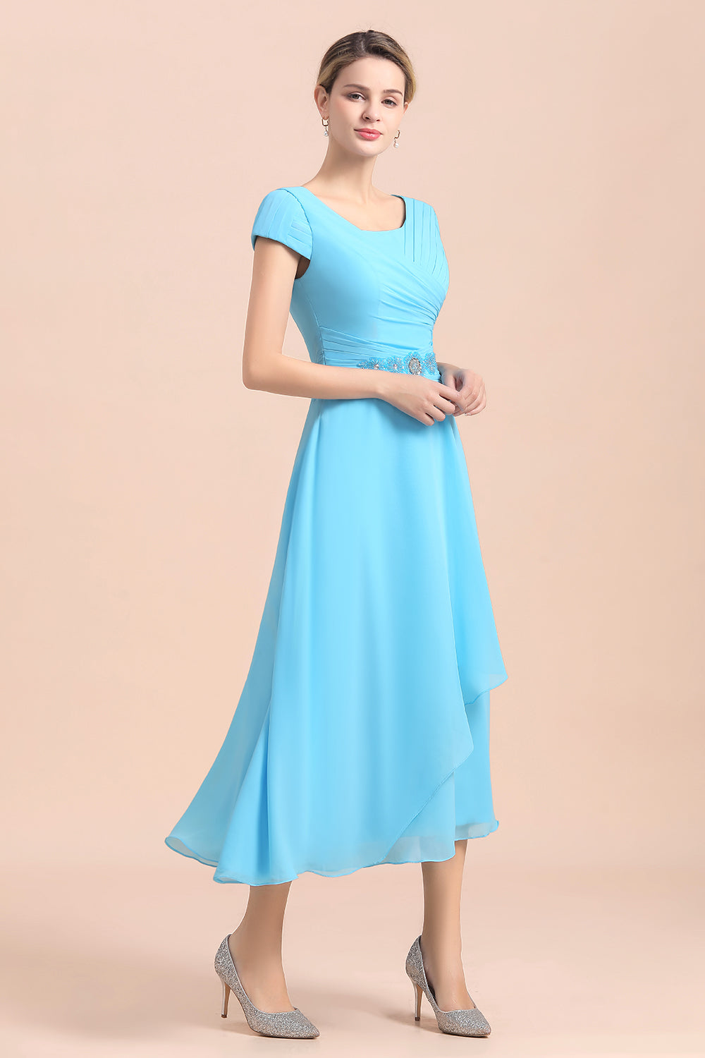 Vestido de gasa azul de manga corta para madre de la novia, largo hasta la rodilla, en línea
