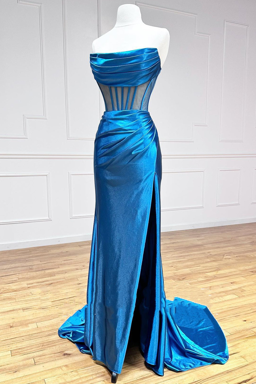 Vestido de fiesta largo transparente con tirantes, plisado y deshuesado, con abertura