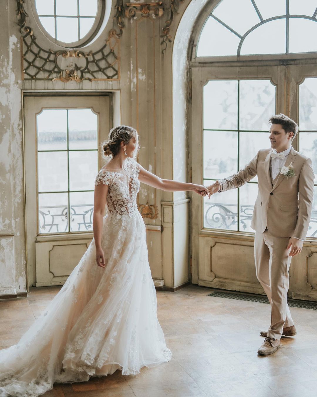 Langes A-Linien-Brautkleid aus Tüll im Boho-Stil mit Spitzenapplikationen