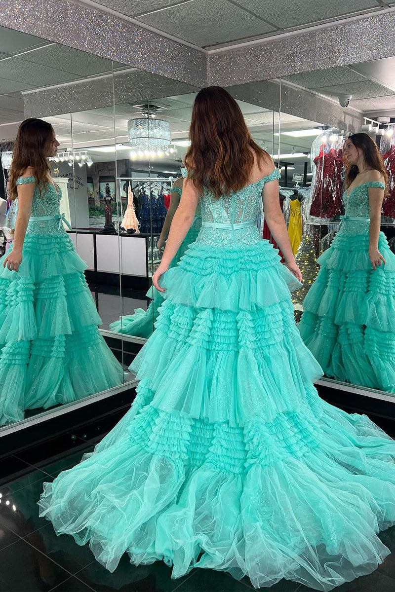 Vestido de fiesta largo rosa claro con volantes y corte princesa en A y hombros descubiertos de Roycebridal