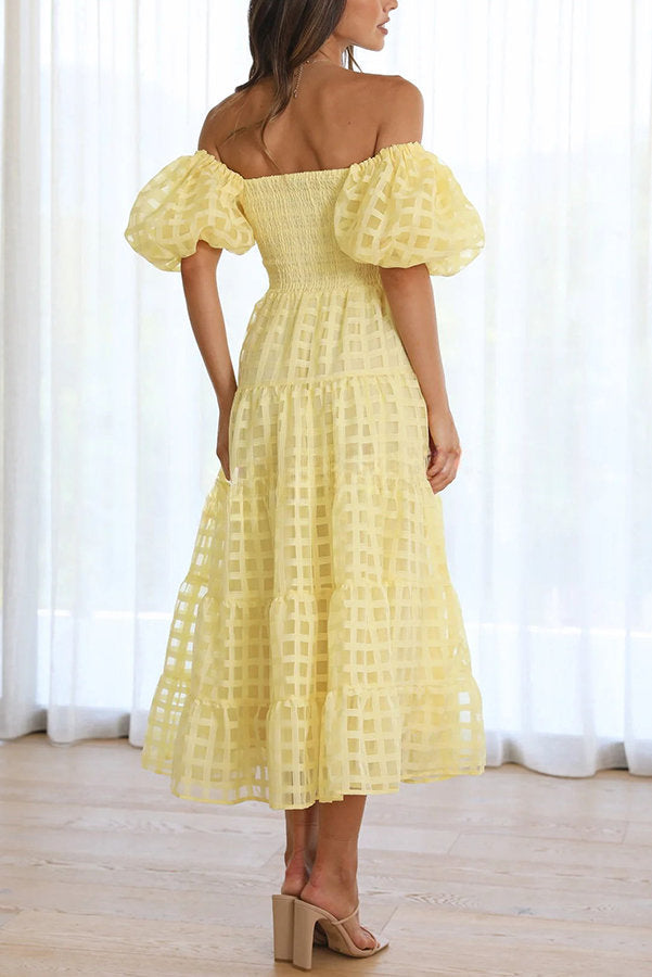 Dare To Dance – Midikleid aus gesmoktem Stoff mit quadratischem Muster und Puffärmeln