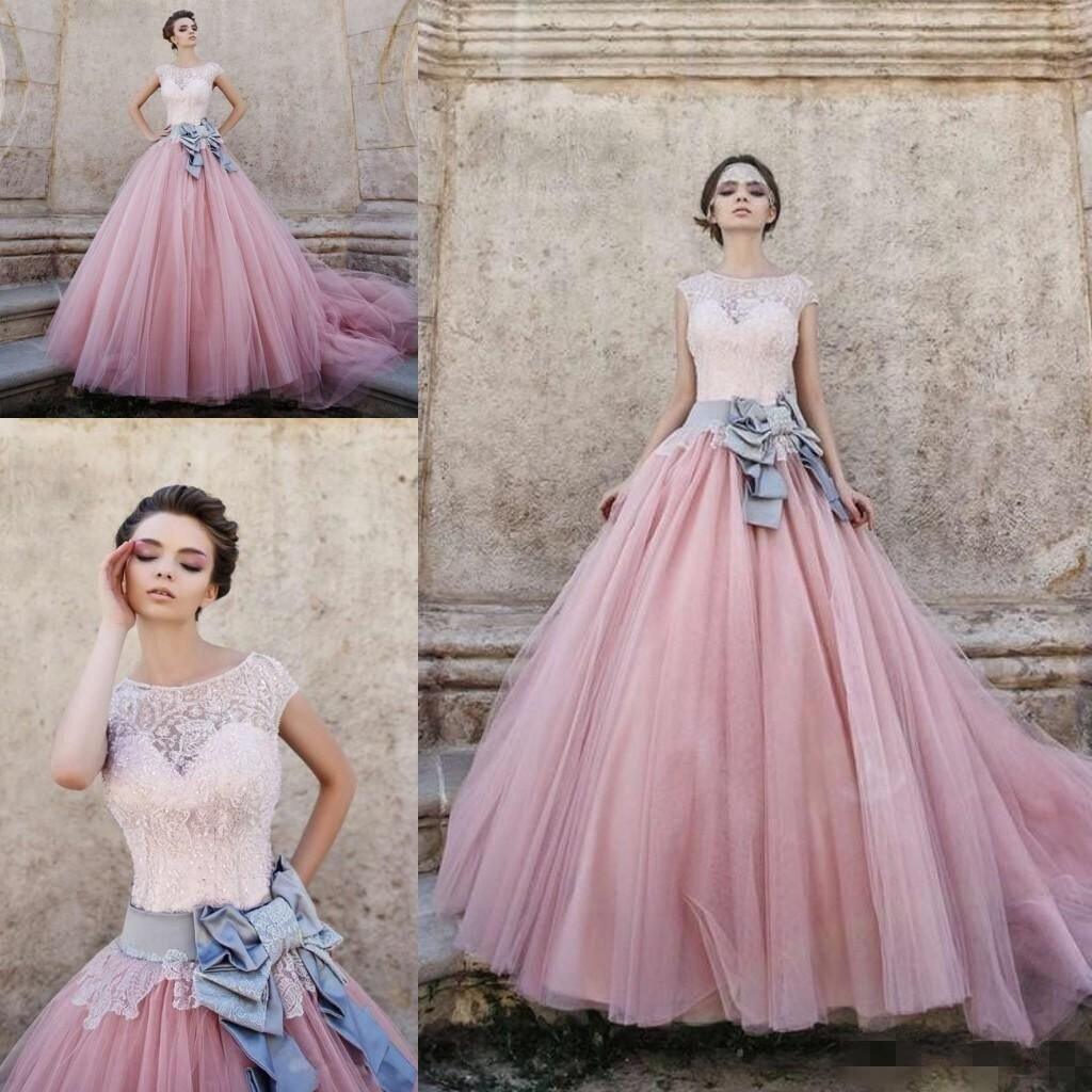 Vestidos de novia de tul rosa con lazo y encaje con mangas cortas