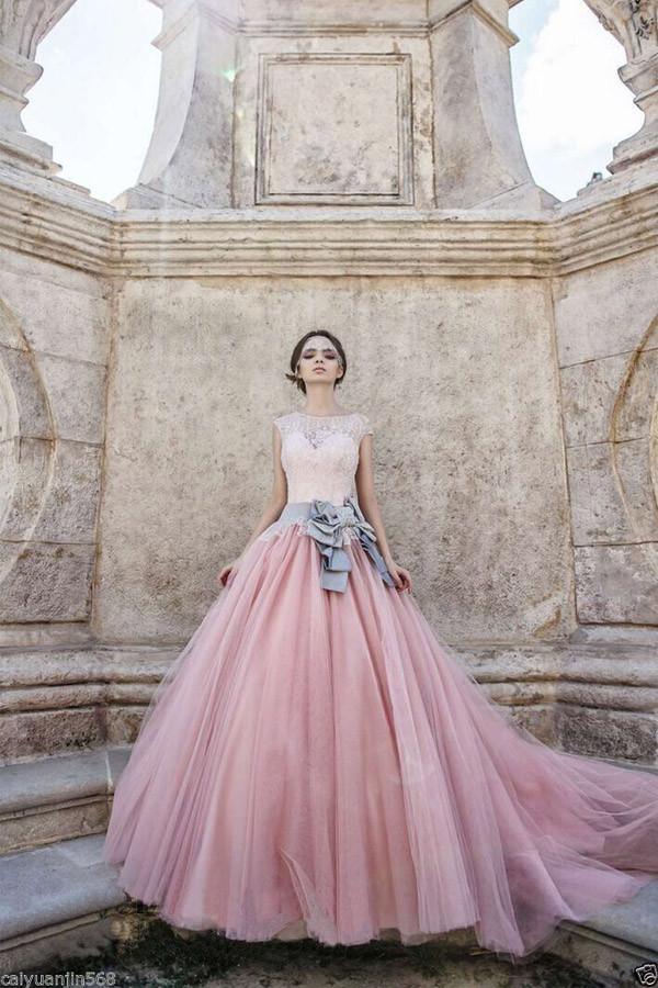 Vestidos de novia de tul rosa con lazo y encaje con mangas cortas
