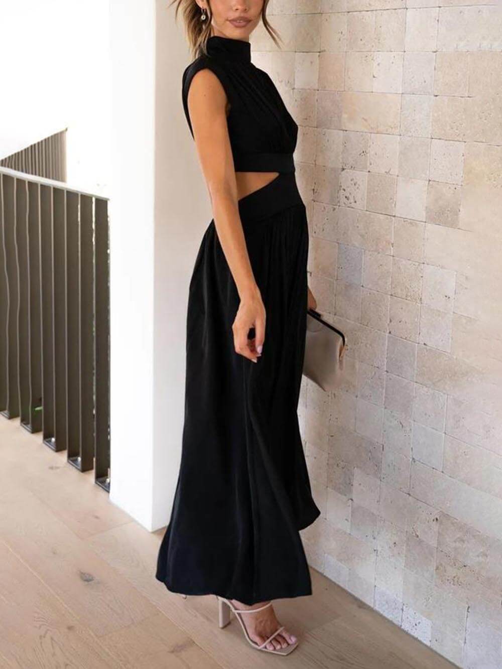 Urlaubs-Midikleid mit Cut-out an der Taille und Taschen