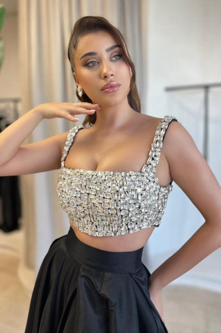 Encantadores vestidos de fiesta negros sin mangas de satén con corte A y abertura