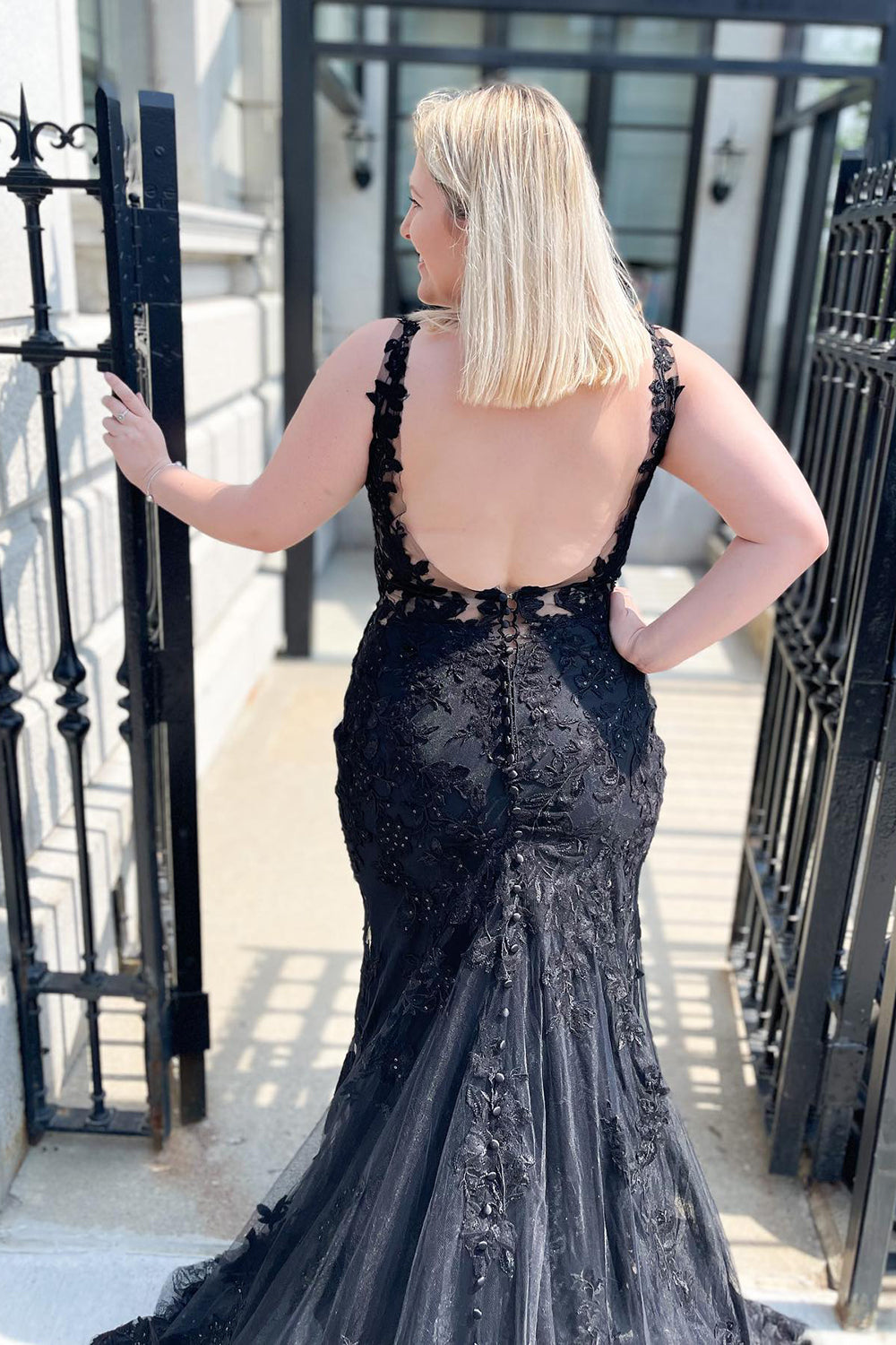Bezauberndes langes schwarzes Meerjungfrau-Ballkleid mit V-Ausschnitt, Spitze und Tüll