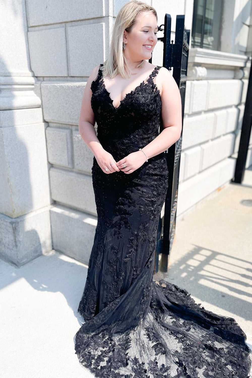 Bezauberndes langes schwarzes Meerjungfrau-Ballkleid mit V-Ausschnitt, Spitze und Tüll