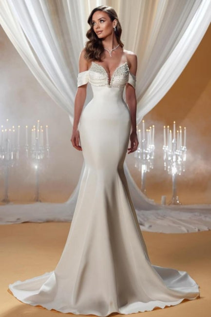 Charmantes, säulenförmiges, schulterfreies, ärmelloses Brautkleid aus Satin in Elfenbein mit Perlenbesatz
