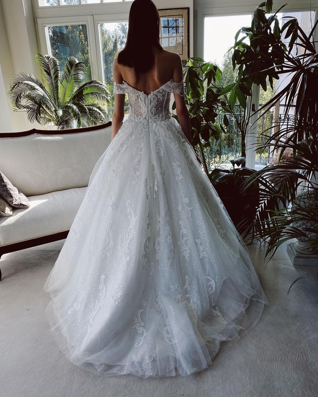 Bezauberndes langes A-Linien-Brautkleid aus schulterfreiem Tüll mit Glitzer