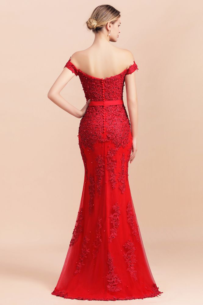 Charmantes schulterfreies, rotes Meerjungfrau-Brautjungfernkleid mit Spitzenapplikationen und schmalem Abendkleid