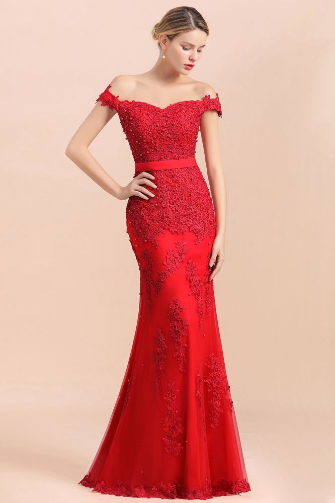 Charmantes schulterfreies, rotes Meerjungfrau-Brautjungfernkleid mit Spitzenapplikationen und schmalem Abendkleid