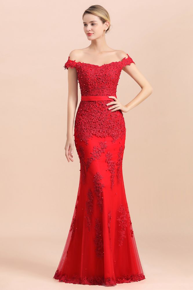 Charmantes schulterfreies, rotes Meerjungfrau-Brautjungfernkleid mit Spitzenapplikationen und schmalem Abendkleid