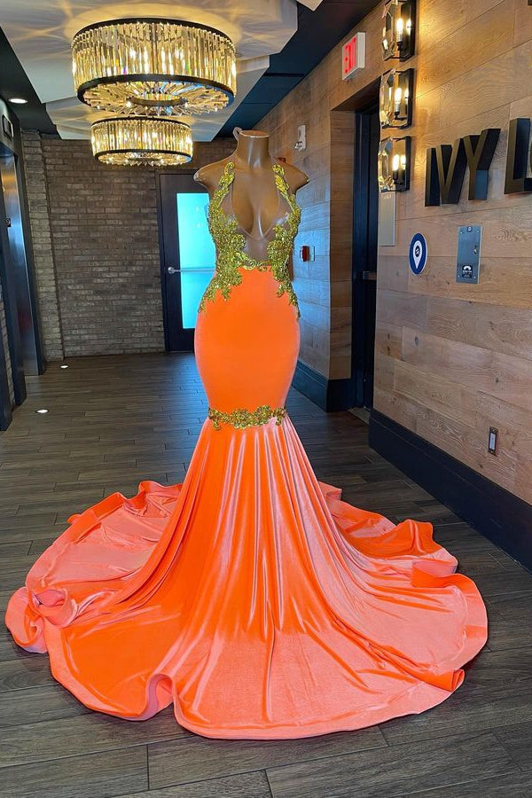Encantador vestido de fiesta de sirena sin mangas con cuello halter y espalda descubierta con cuentas doradas