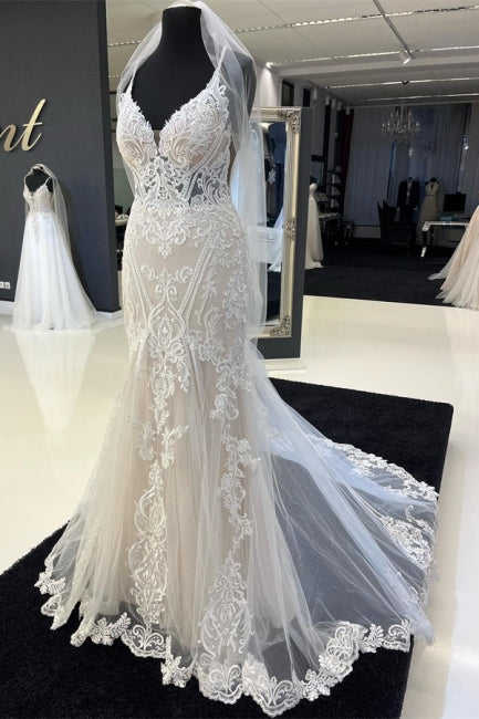Bezauberndes Sweetheart-Brautkleid mit Spaghettiträgern und Gartenspitze und Kapellenschleppe