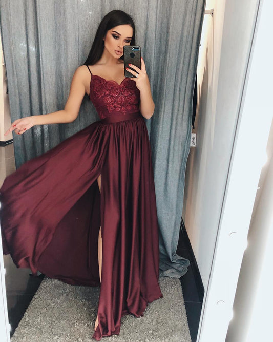 Schickes langes A-Linien-Ballkleid aus Chiffon und Spitze mit V-Ausschnitt und Schlitz