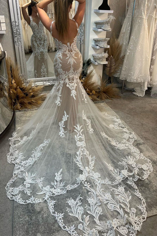 Schickes, bodenlanges, ärmelloses Meerjungfrau-Brautkleid aus Spitze mit V-Ausschnitt und Kapellenschleppe