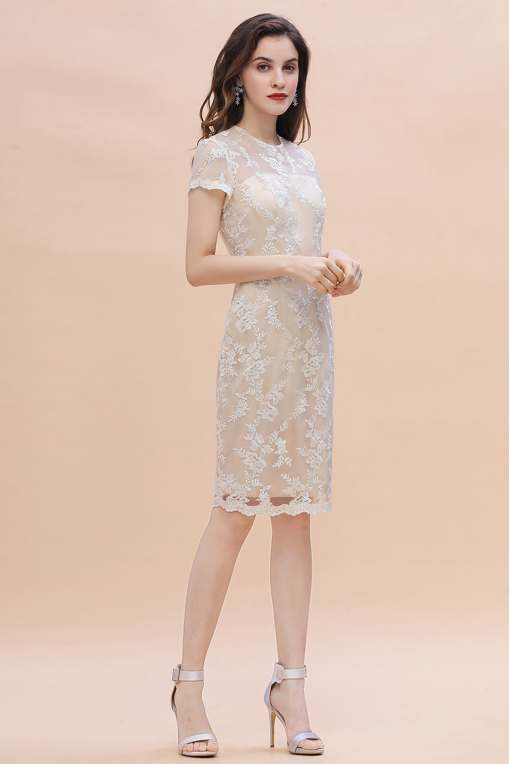 Vestido elegante para madre de la novia con encaje, cuentas y tul joya, de manga corta, en línea.