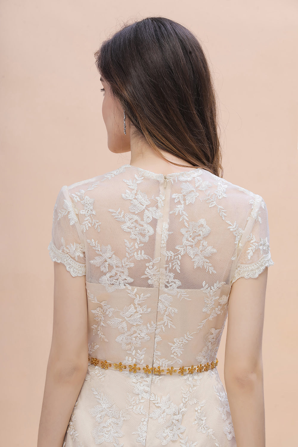 Vestido elegante para madre de la novia con encaje, cuentas y tul joya, de manga corta, en línea.