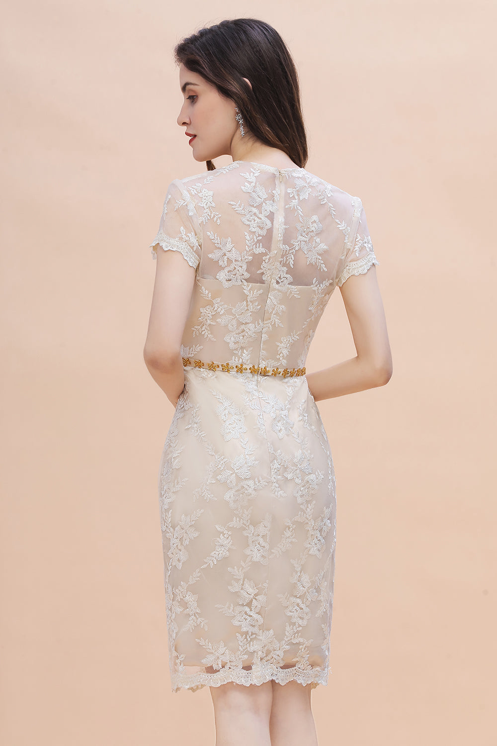 Vestido elegante para madre de la novia con encaje, cuentas y tul joya, de manga corta, en línea.