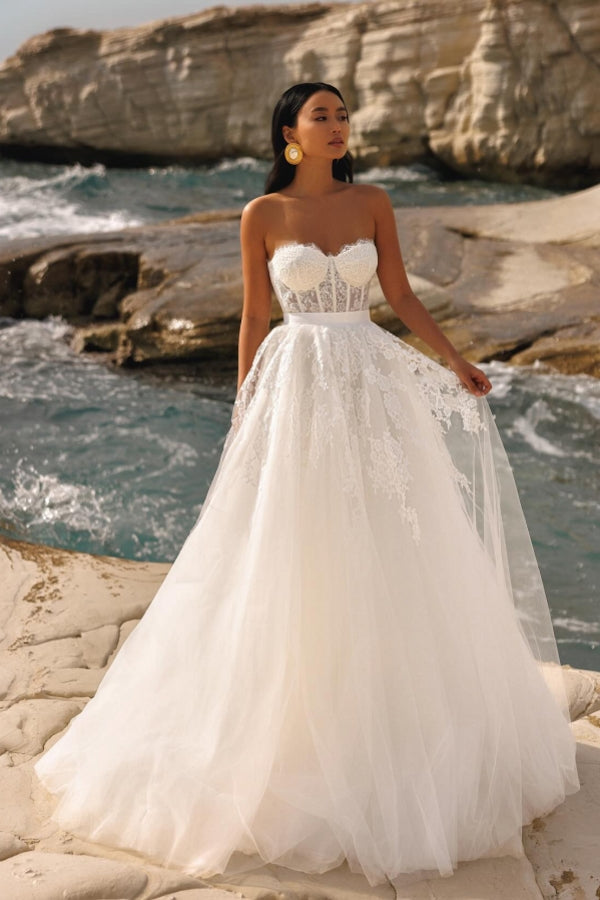 Vestido de novia elegante, largo, color marfil, corte A, sin tirantes, con apliques de tul