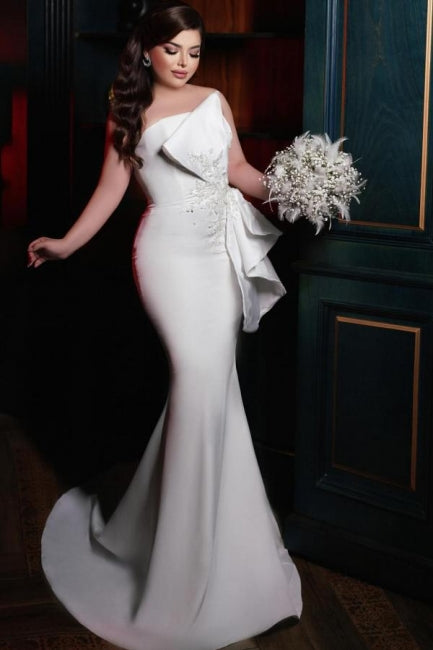 Schickes langes Meerjungfrau-Brautkleid aus schlichtem Satin mit Spitze
