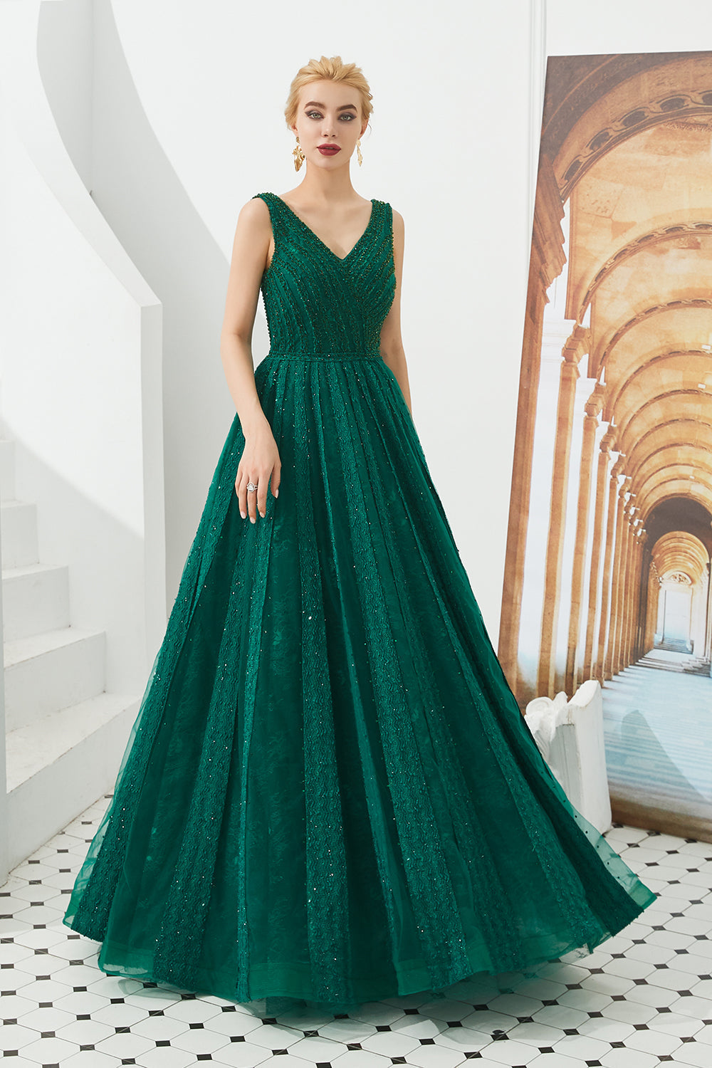 Klassisches langes A-Linien-Ballkleid aus Tüll mit V-Ausschnitt