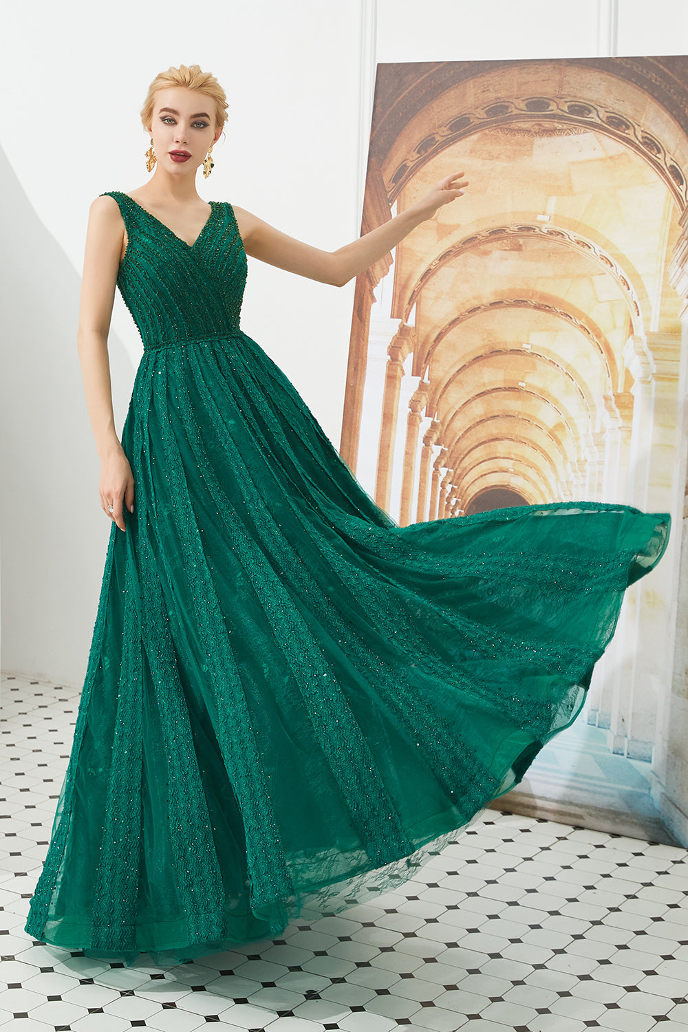 Klassisches langes A-Linien-Ballkleid aus Tüll mit V-Ausschnitt