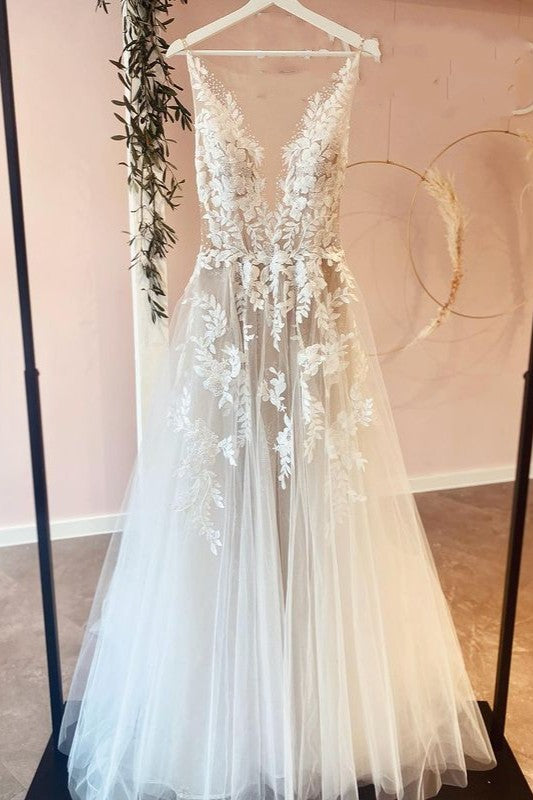 Vestido de novia elegante de corte A largo con apliques de tul y encaje