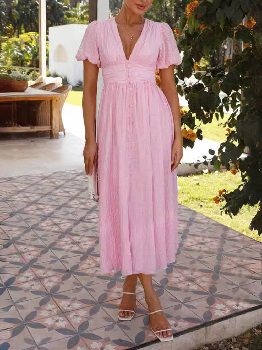 Kleid mit Puffärmeln, V-Ausschnitt und langem Oversize-Saum
