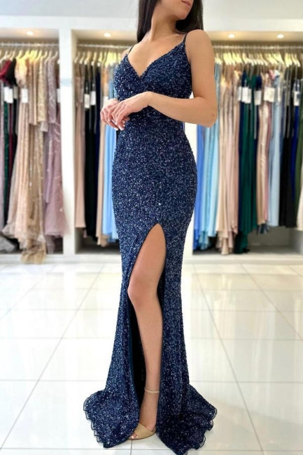 Vestido de noche largo azul oscuro con escote en V y tirantes finos con purpurina y abertura