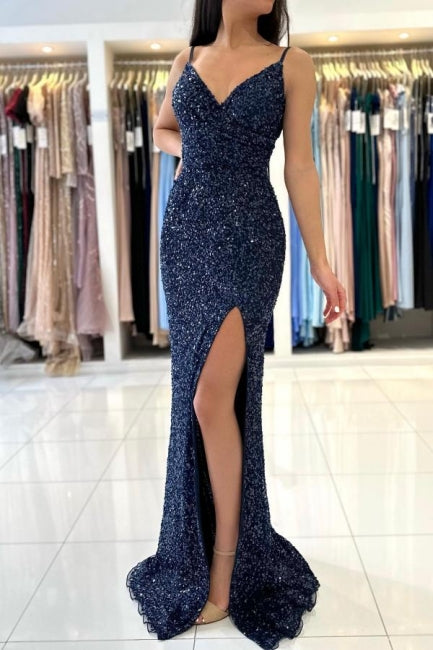 Vestido de noche largo azul oscuro con escote en V y tirantes finos con purpurina y abertura