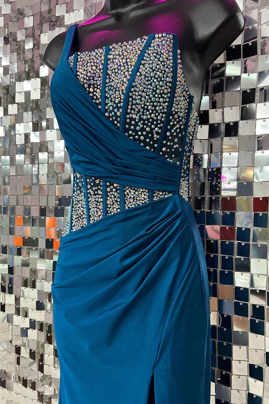 Vestidos de fiesta largos de sirena azul con un solo hombro y cuentas