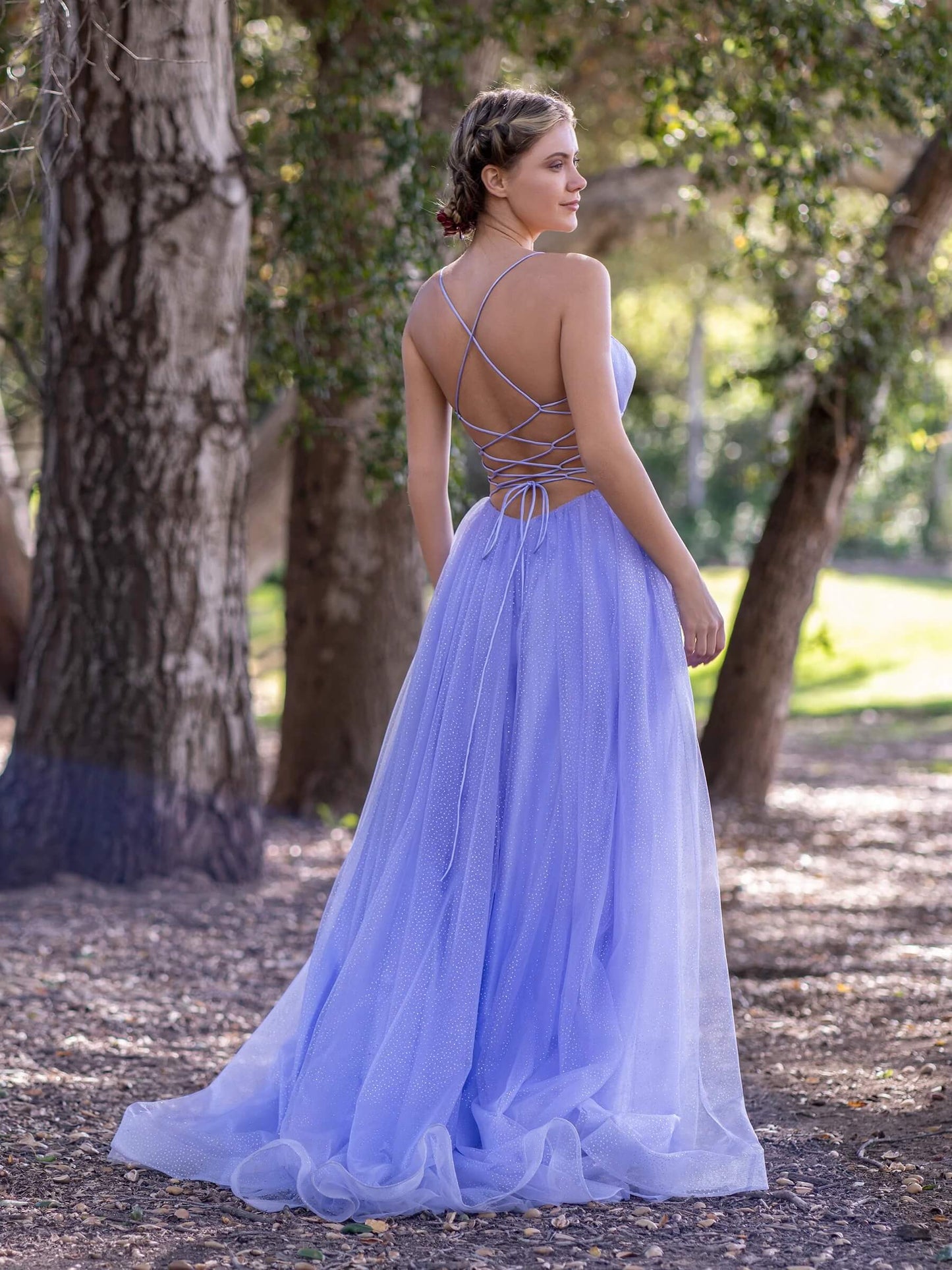 Vestido de fiesta de tul con escote en V profundo y tirantes finos hasta el suelo