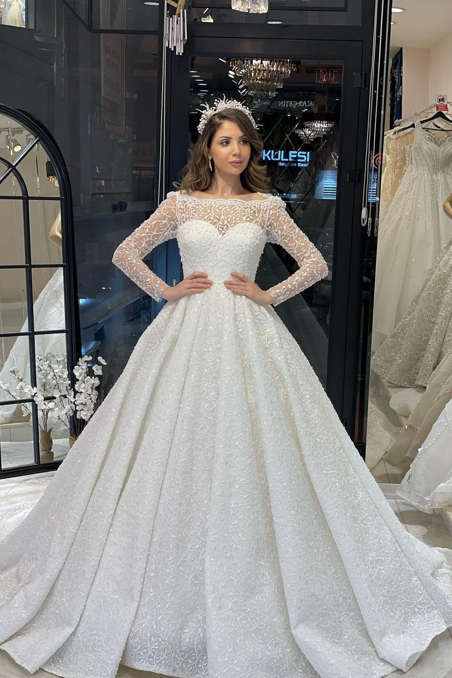 Deluxe bodenlanges, langärmliges A-Linien-Brautkleid aus Spitze mit Rüschen