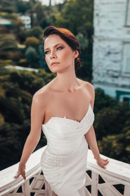 Designer A-Linie Satin Ärmellose Brautkleider mit Spitze