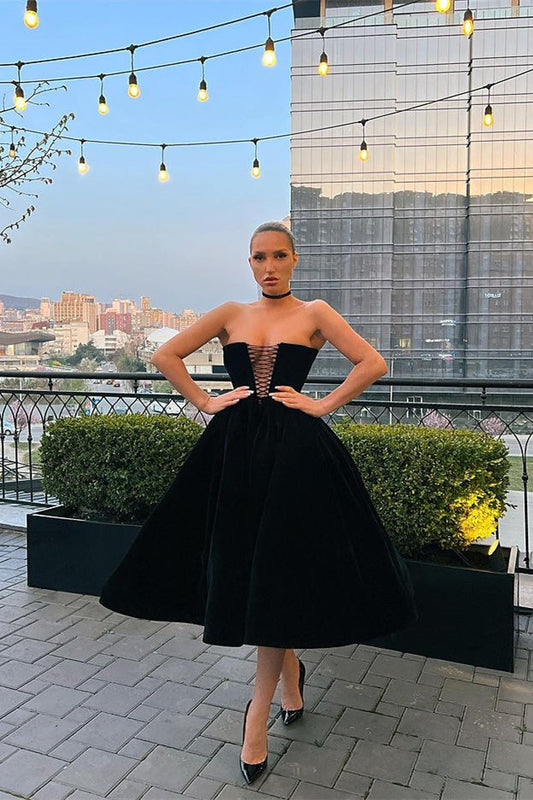 Vestido de fiesta negro corto de diseño, sin mangas y corte A