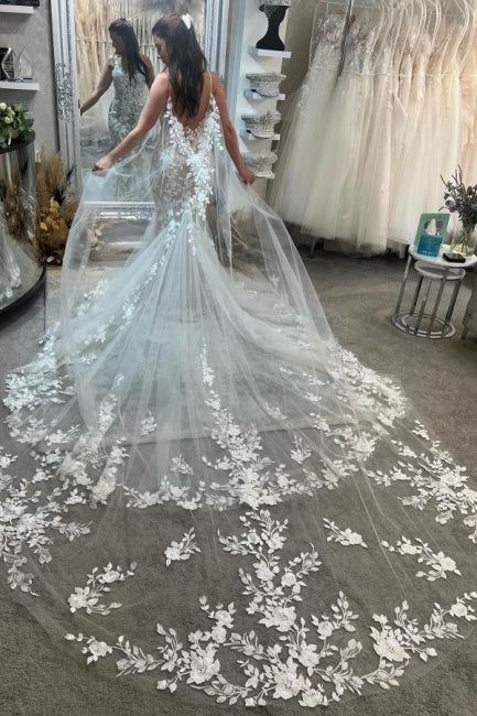 Designer-Spitzen-Spaghettiträger-ärmelloses Elfenbein-Brautkleid mit Applikationen und Schleppe