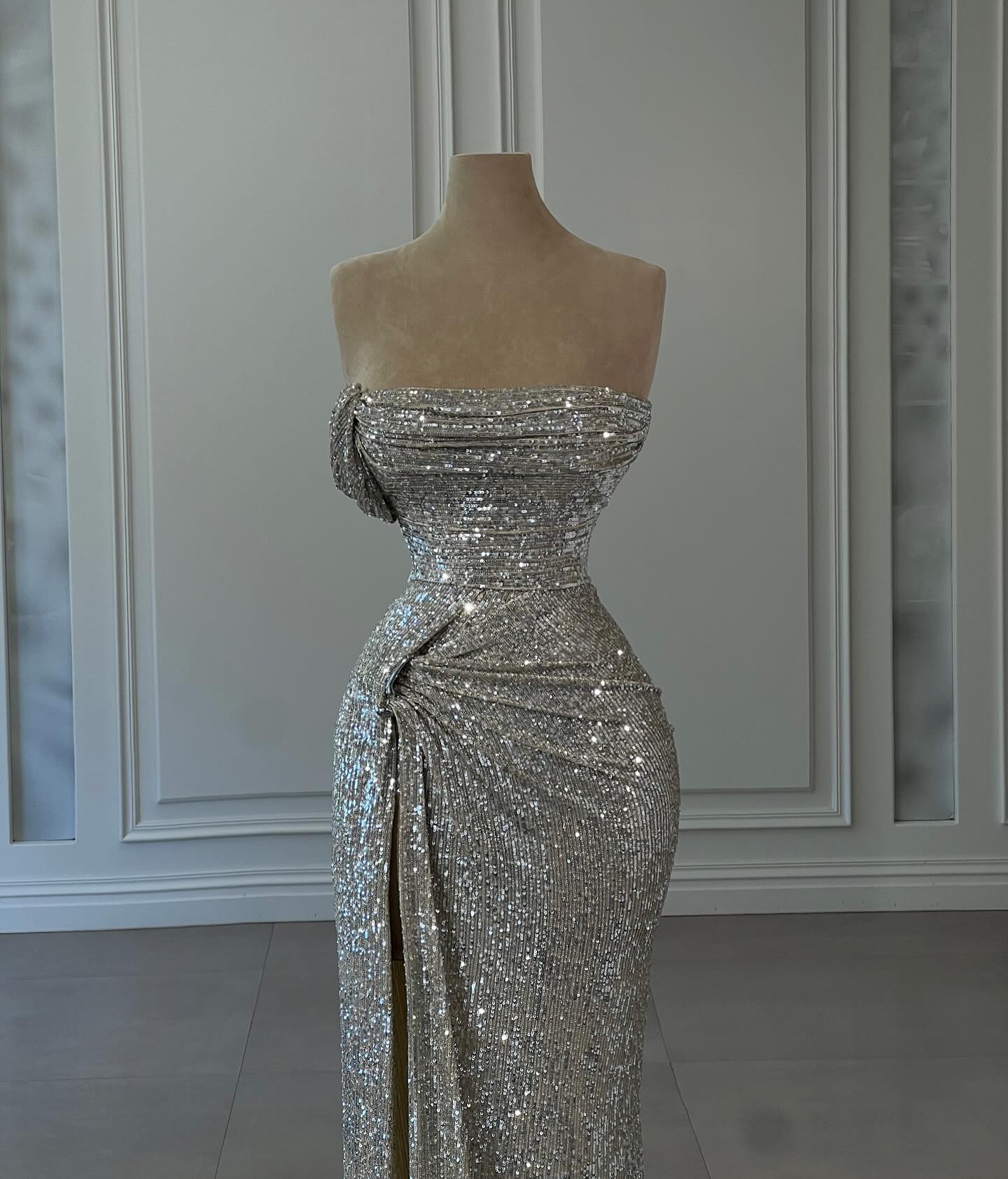 Vestidos de fiesta sin mangas, sin tirantes, con lentejuelas y volantes de diseñador