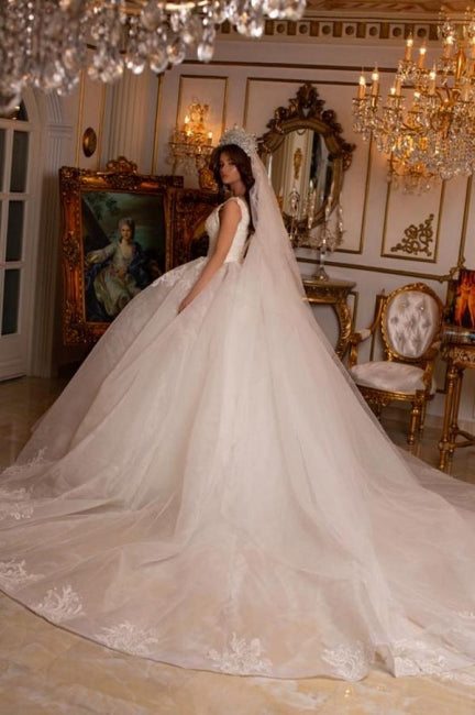 Langes Designer-Brautkleid in A-Linie mit V-Ausschnitt, ärmellos, Applikationen und Spitze