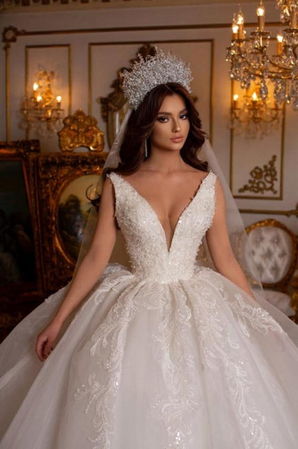Langes Designer-Brautkleid in A-Linie mit V-Ausschnitt, ärmellos, Applikationen und Spitze