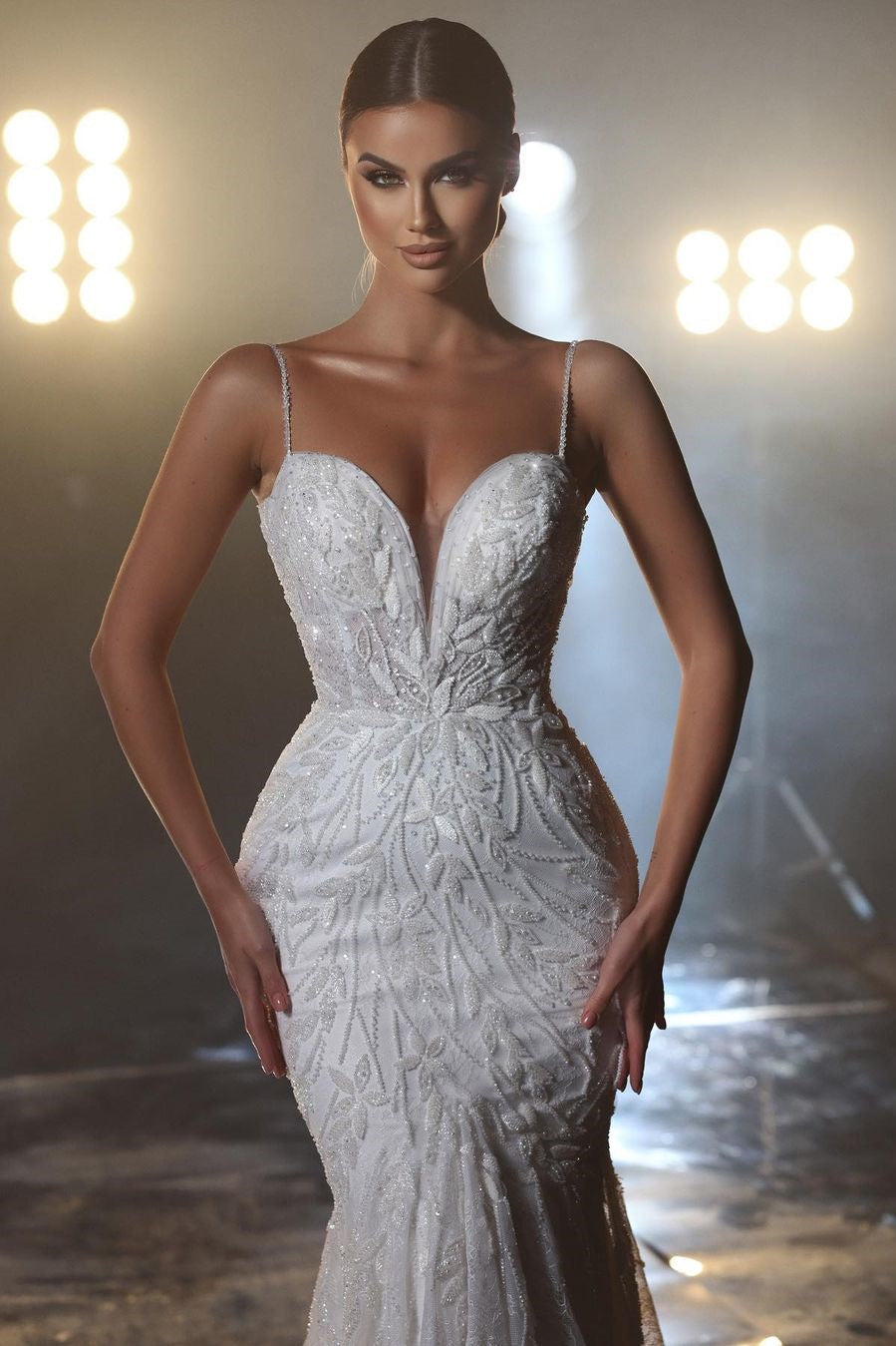 Designer Langes Meerjungfrau Spaghettiträger V-Ausschnitt Brautkleid mit Spitze