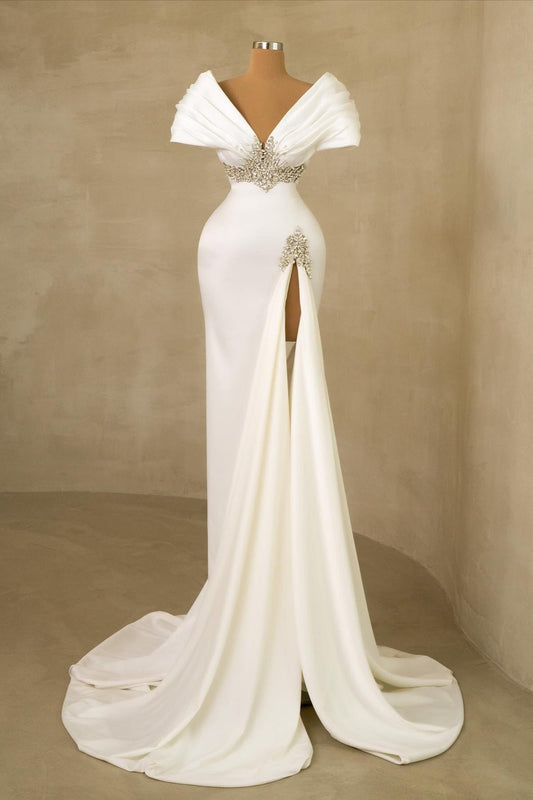 Langes weißes Designer-Brautkleid im Meerjungfrau-Stil mit schulterfreiem Schnitt und Schlitz