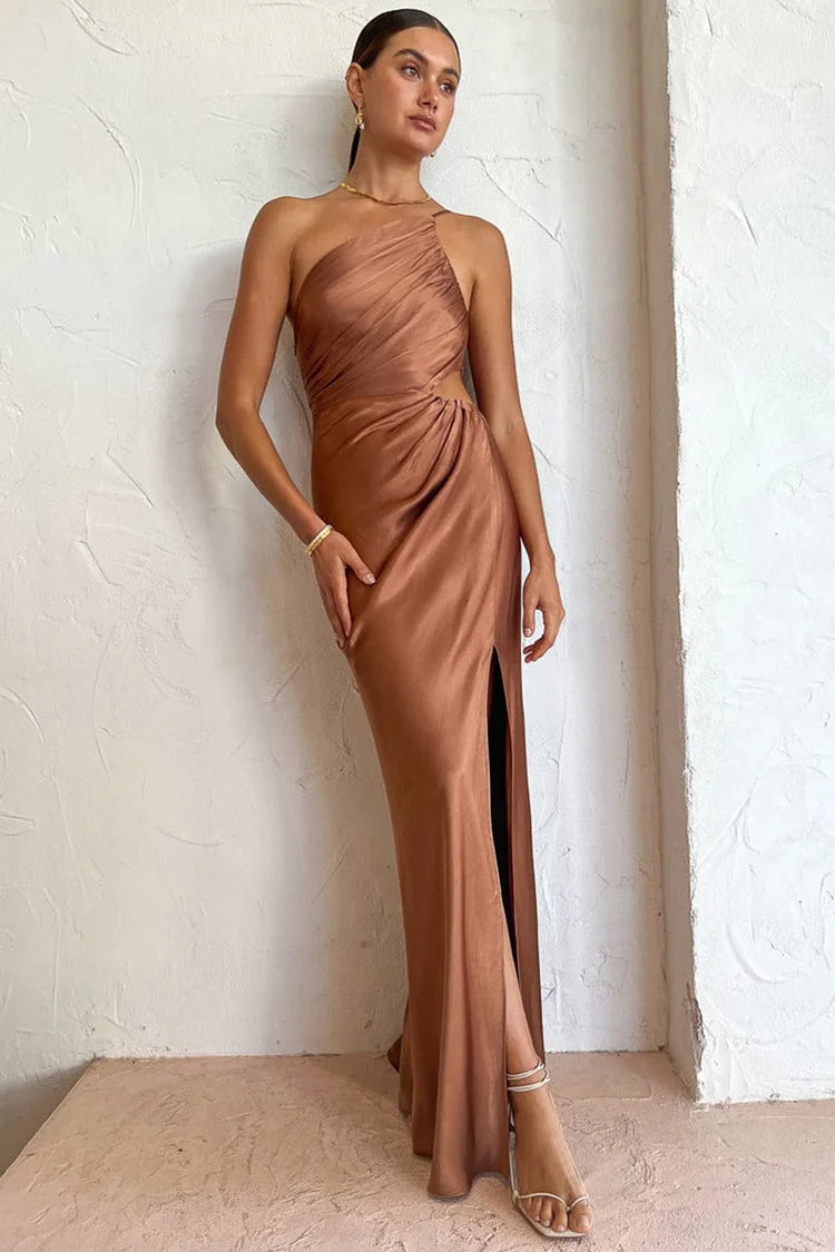 Einschultriges, hochgeschlitztes, gerüschtes Abendkleid mit Camisole-Maxikleid
