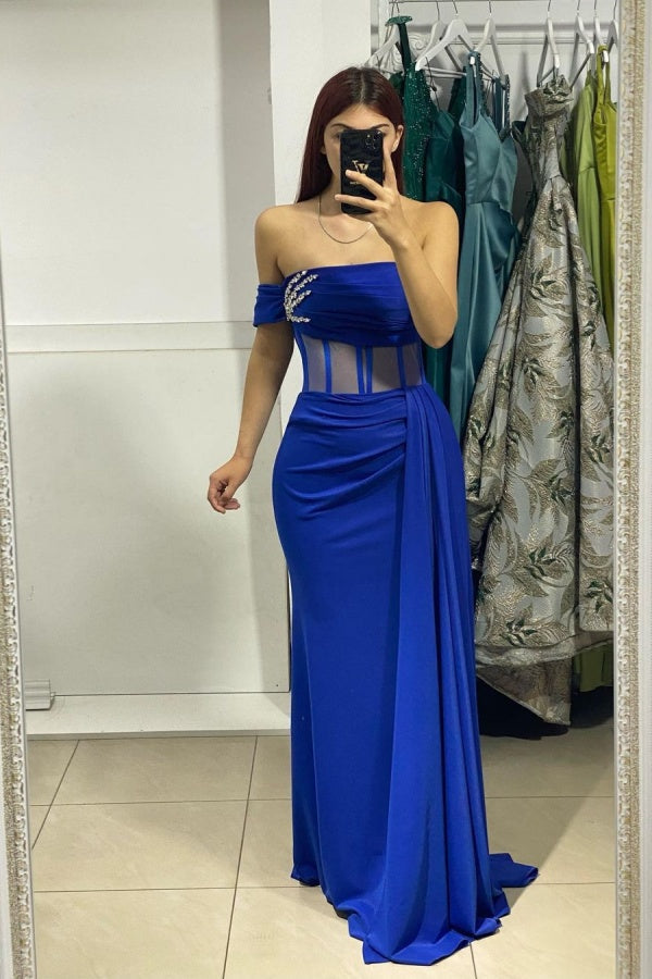 Vestido de fiesta formal de satén azul real largo sin tirantes y corte sirena